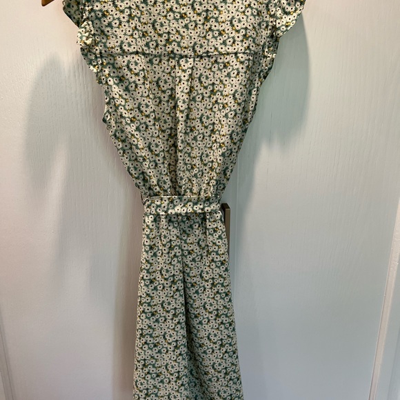 Monteau Floral spring dress with daisy print. New with tags. Tie on the waist. - Picture 3 of 7